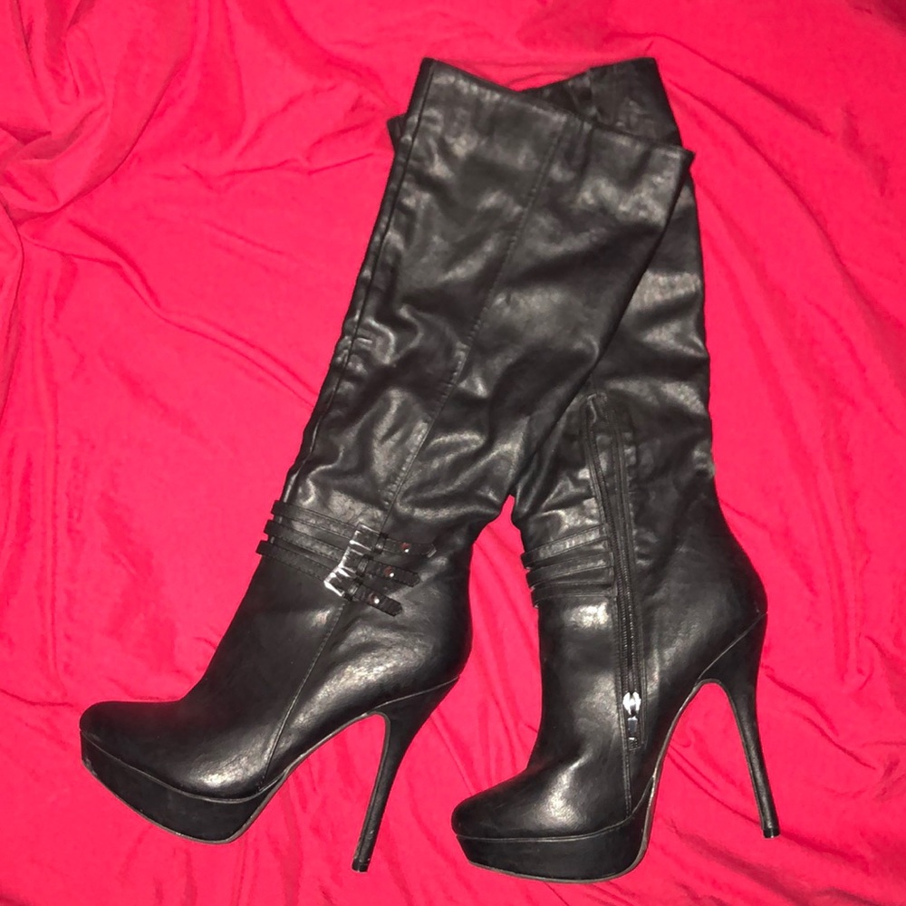 Brand NEW black platform boots!